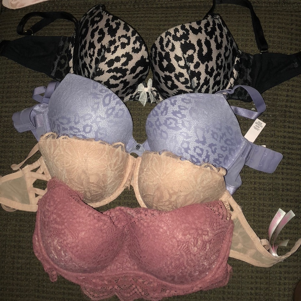 4 Victoria’s Secret Bras